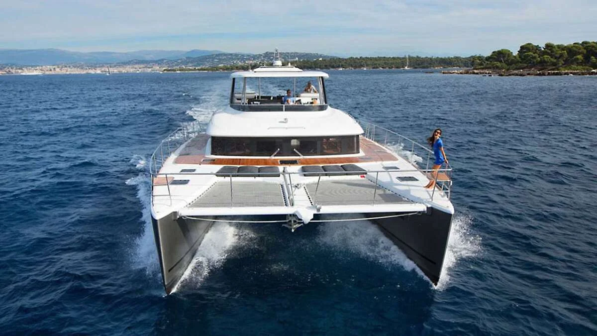 Jan's Felion - Power Catamaran Charter BVI