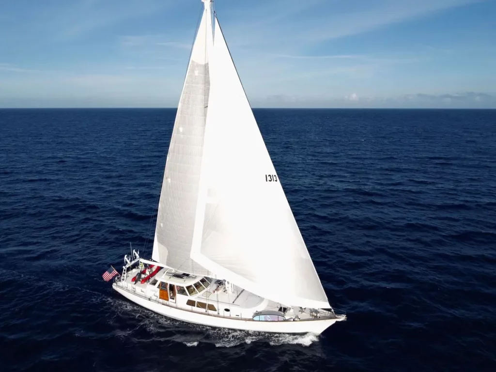 August Maverick - Sailboat Rental