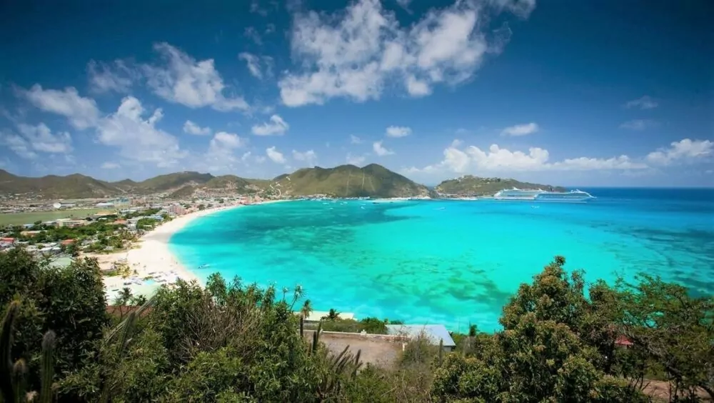 St. Maarten Beach - one of the most popular New-Years Party Spots